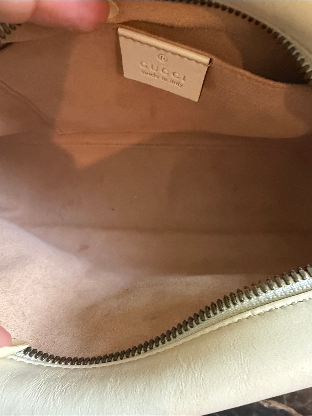 Gucci White Quilted Leather GG Marmont Crossbody with Gold Hardware - Picture 4 of 7